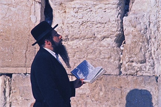hasidic-jew-praying-750